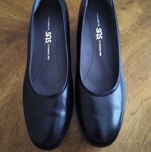 SAS Regina Black Leather New without box